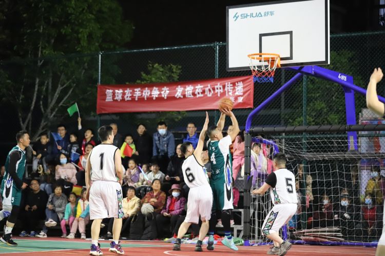为裁判在比